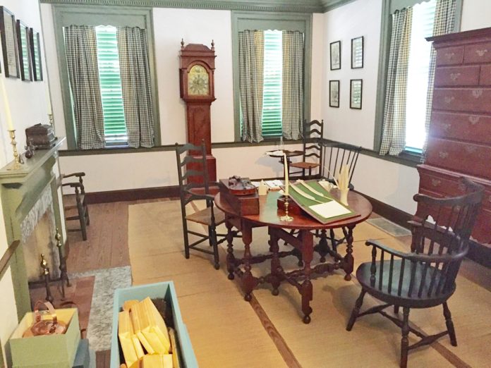Graff-House-Jeffersons-Declaration-writing-room-replica-scaled